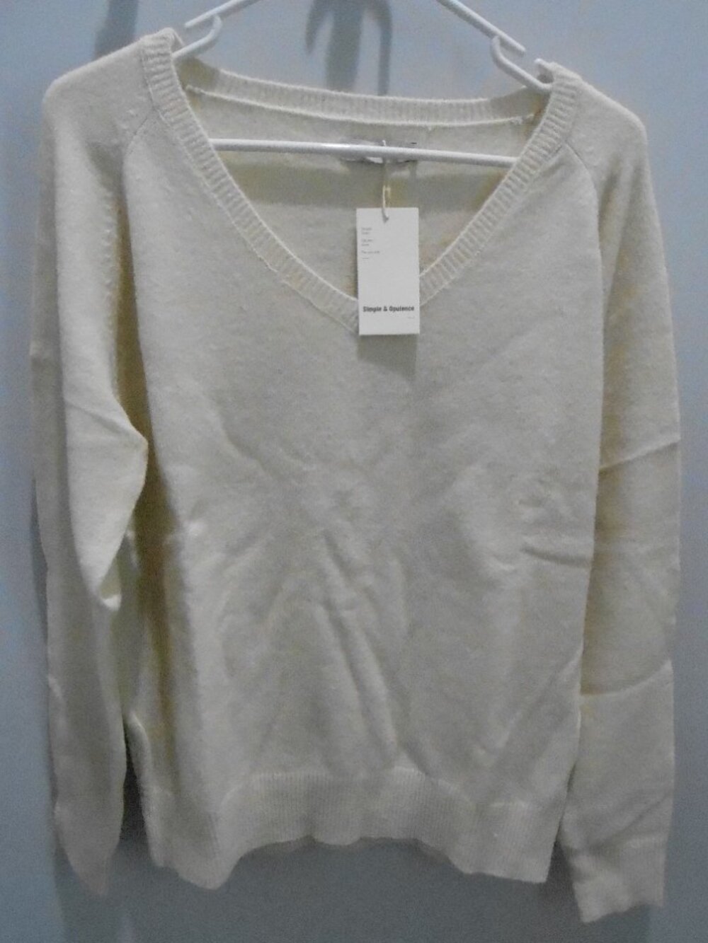 Simple & Opulence Women's Beige Long Sleeve V-Neck Lightweight Sweater Size-M